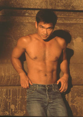 HelandLeanUnderBridge72.jpg (25733 bytes)